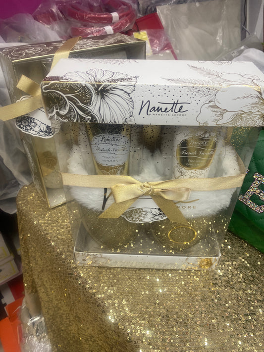 Nanette set
