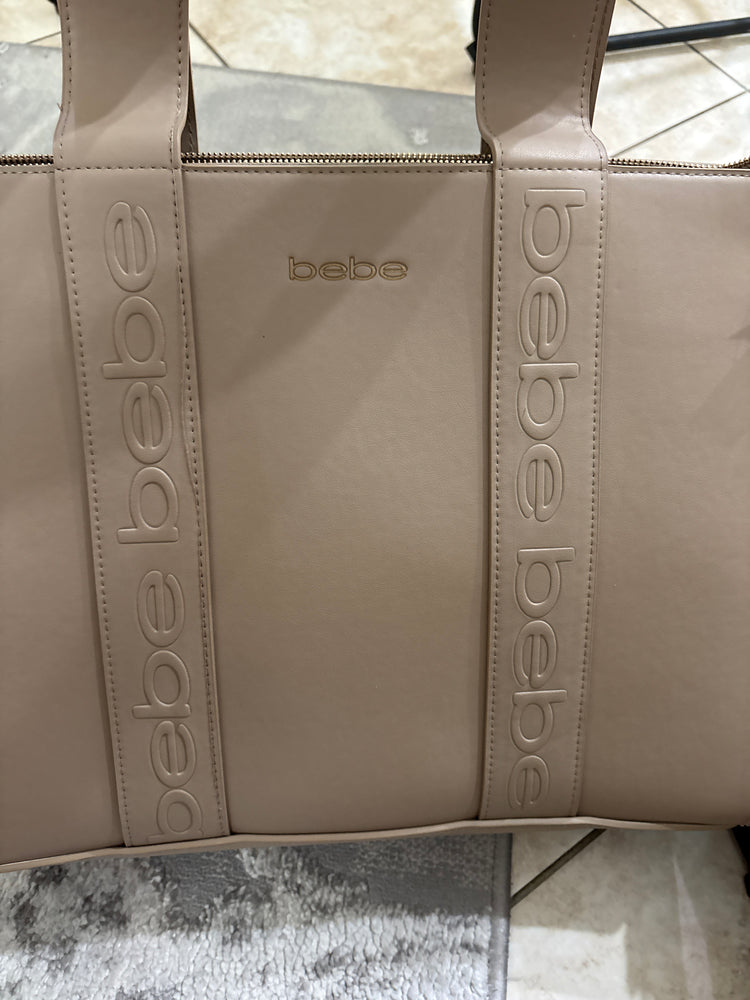 Bebe tote
