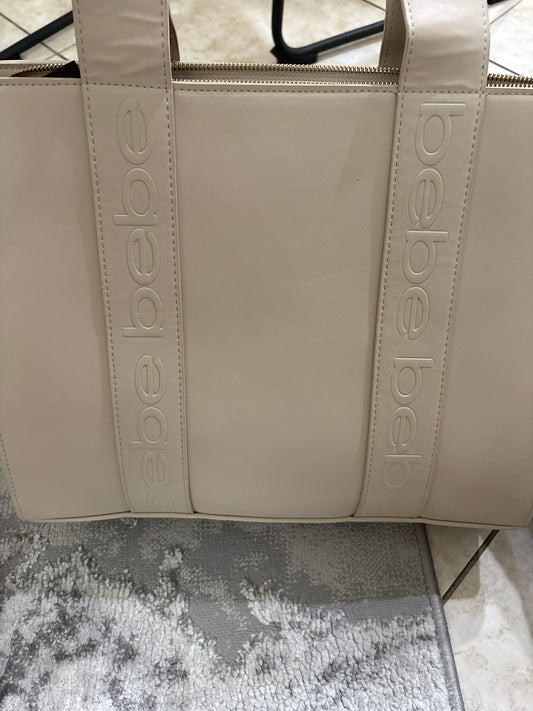 Bebe tote
