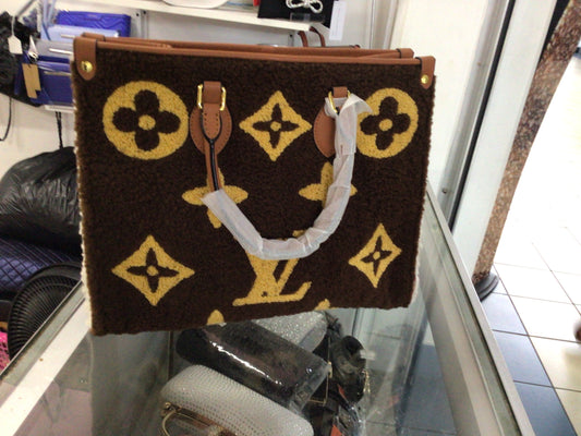 1030 LV fluffy bag