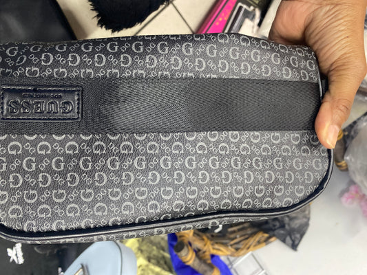 Guess toiletries bag